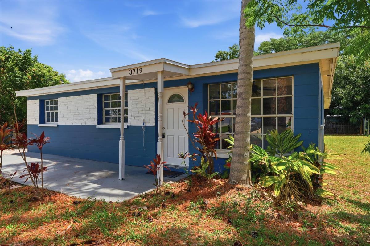 House for rent at 3719 Papai Dr, Sarasota, FL 34232