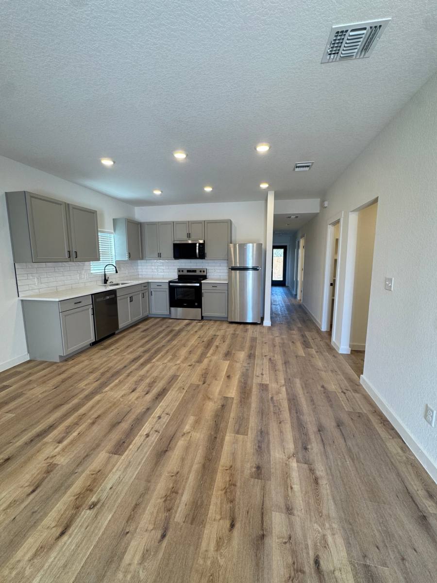 Apartment for rent at 2105 Vista Rosa #B, Three Rivers, TX 78071