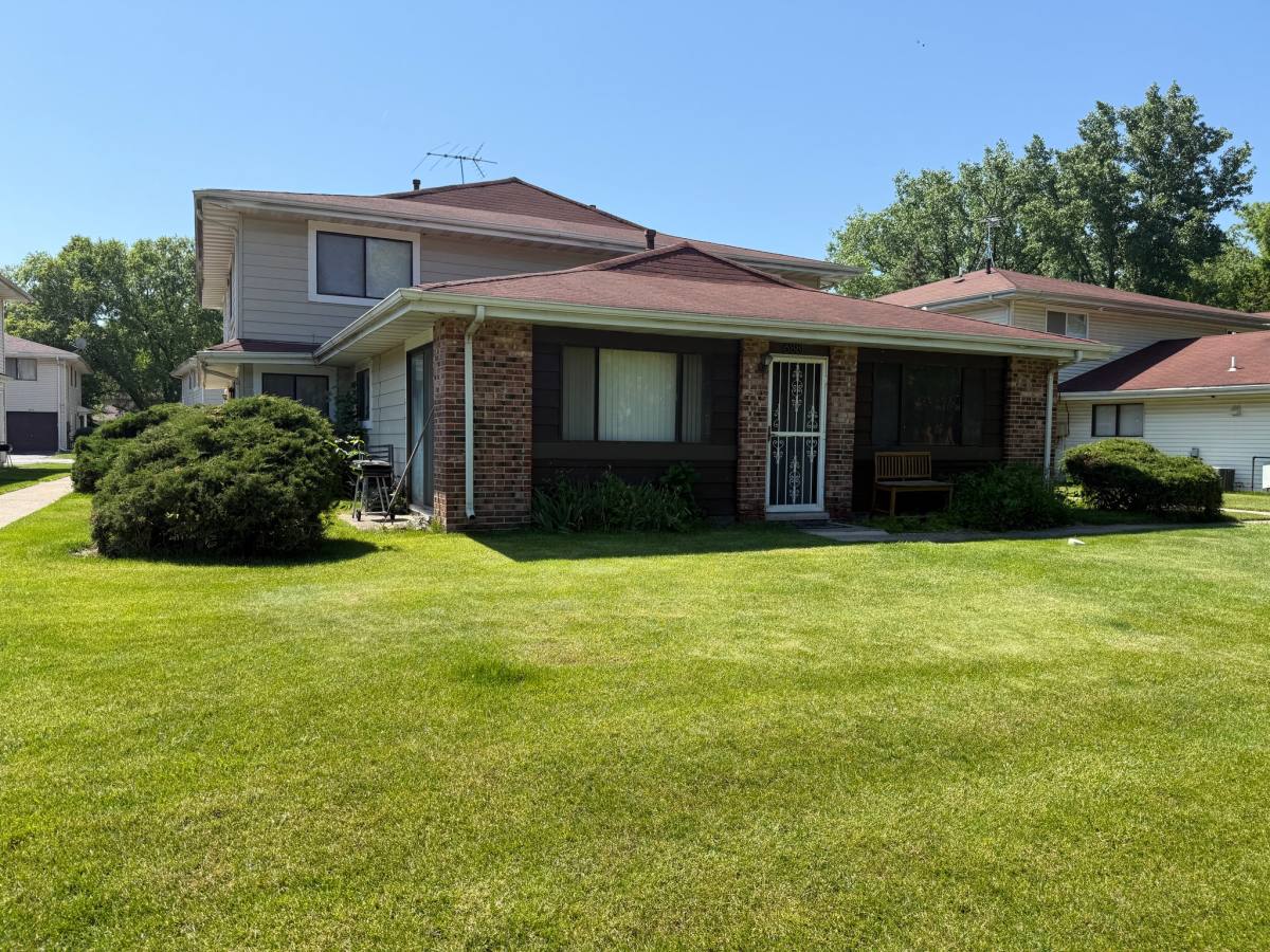 Condo for rent at 6885 Fillmore Dr, Merrillville, IN 46410