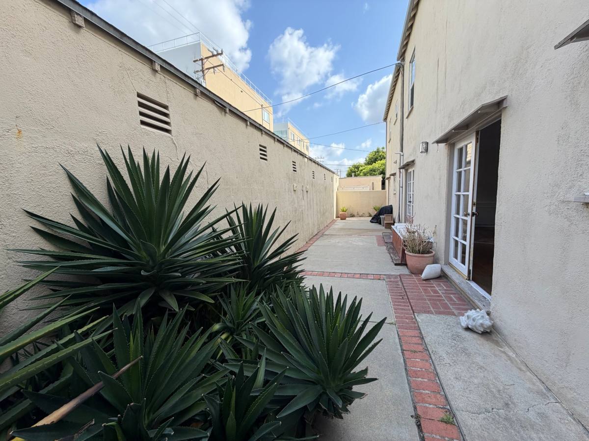 Apartment for rent at 9969 Robbins Dr #NA, Beverly Hills, CA 90212
