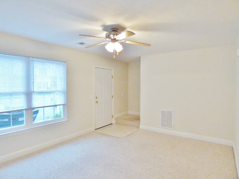 Townhouse for rent at 103 12th St #B, Grottoes, VA 24441
