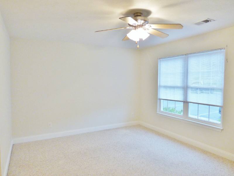 Townhouse for rent at 103 12th St #B, Grottoes, VA 24441
