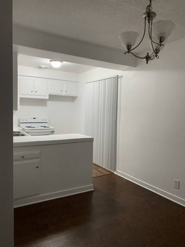 Apartment for rent at 20880 Ventura Blvd #11, Woodland Hills, CA 91364