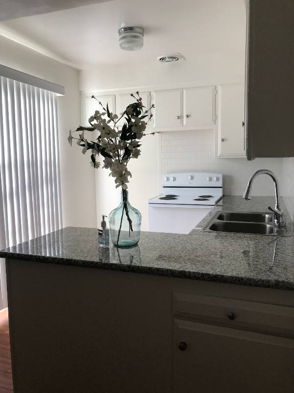 Apartment for rent at 20880 Ventura Blvd #11, Woodland Hills, CA 91364