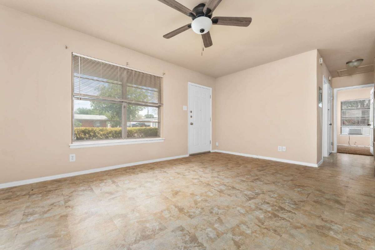 House for rent at 218 E Villaret Blvd, San Antonio, TX 78221