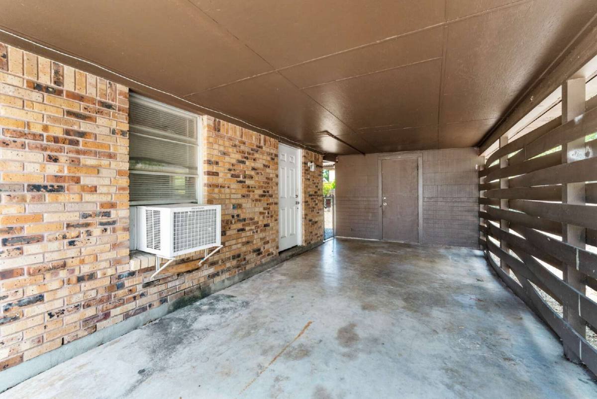 House for rent at 218 E Villaret Blvd, San Antonio, TX 78221