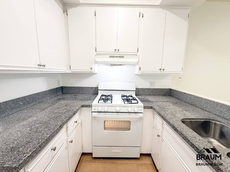 Apartment for rent at 11459 Collins St #202, North Hollywood, CA 91601