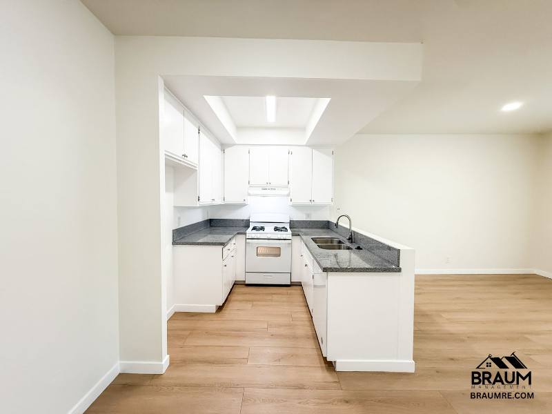 Apartment for rent at 11459 Collins St #202, North Hollywood, CA 91601