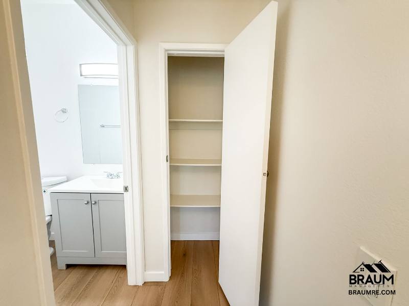 Apartment for rent at 11459 Collins St #202, North Hollywood, CA 91601