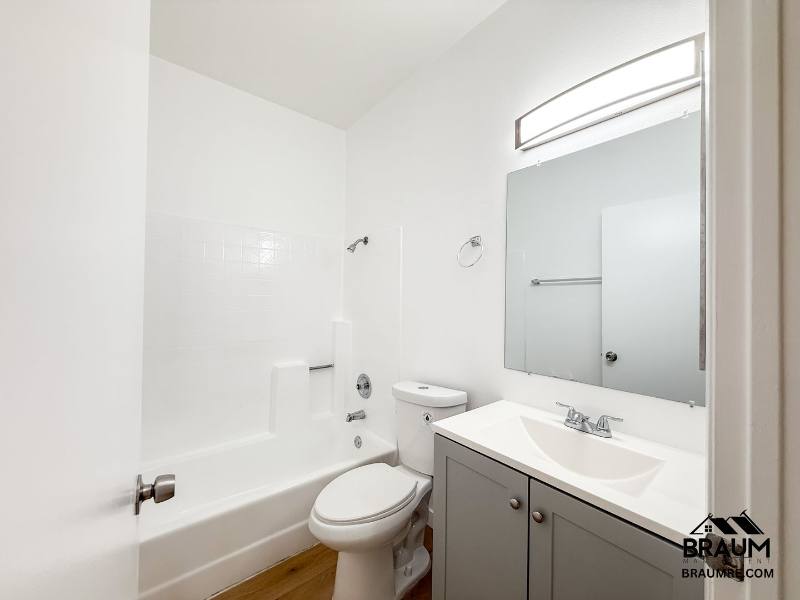 Apartment for rent at 11459 Collins St #202, North Hollywood, CA 91601