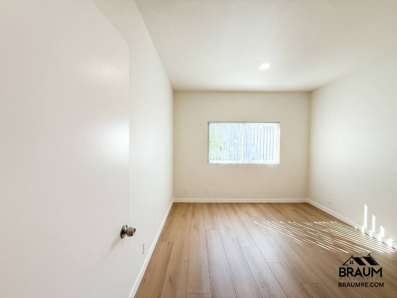 Apartment for rent at 11459 Collins St #202, North Hollywood, CA 91601