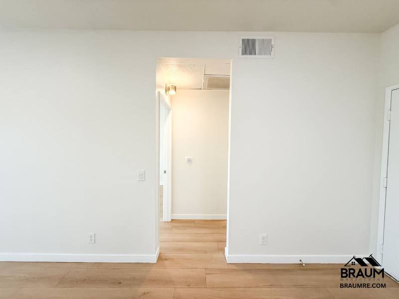 Apartment for rent at 11459 Collins St #202, North Hollywood, CA 91601