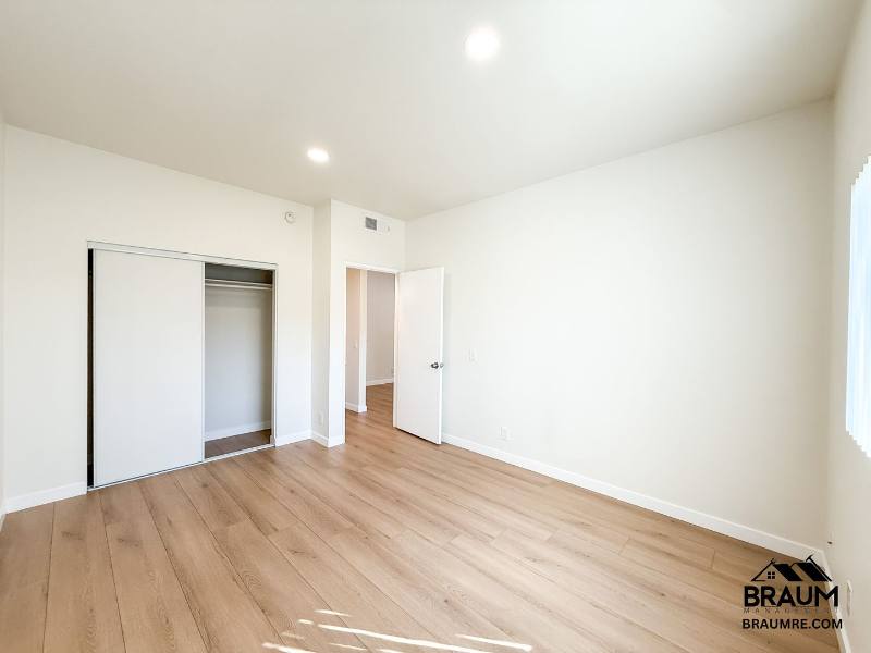 Apartment for rent at 11459 Collins St #202, North Hollywood, CA 91601