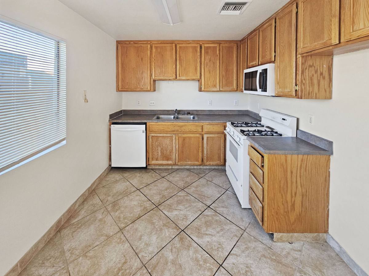 Apartment for rent at 201 N Alvord E, Ridgecrest, CA 93555