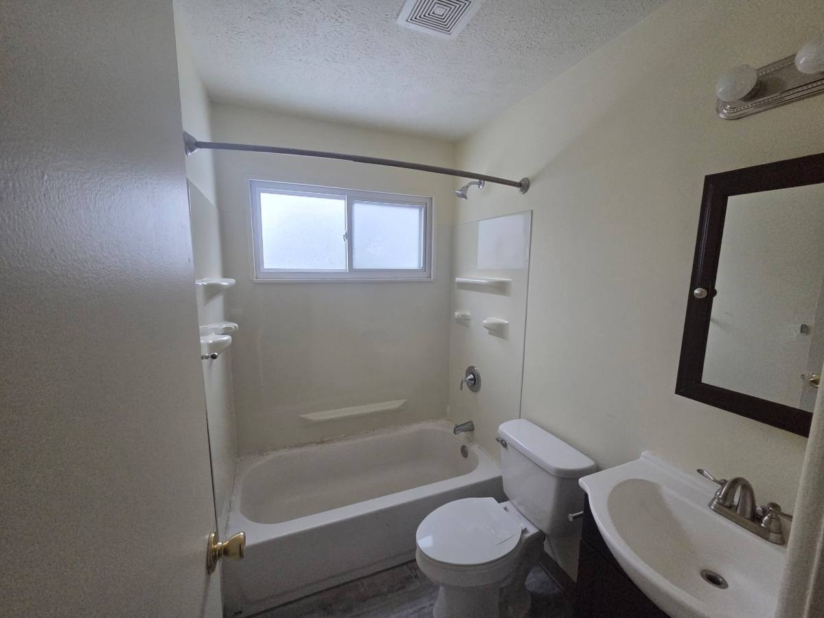 House for rent at 343 Mathews Rd, Youngstown, OH 44512