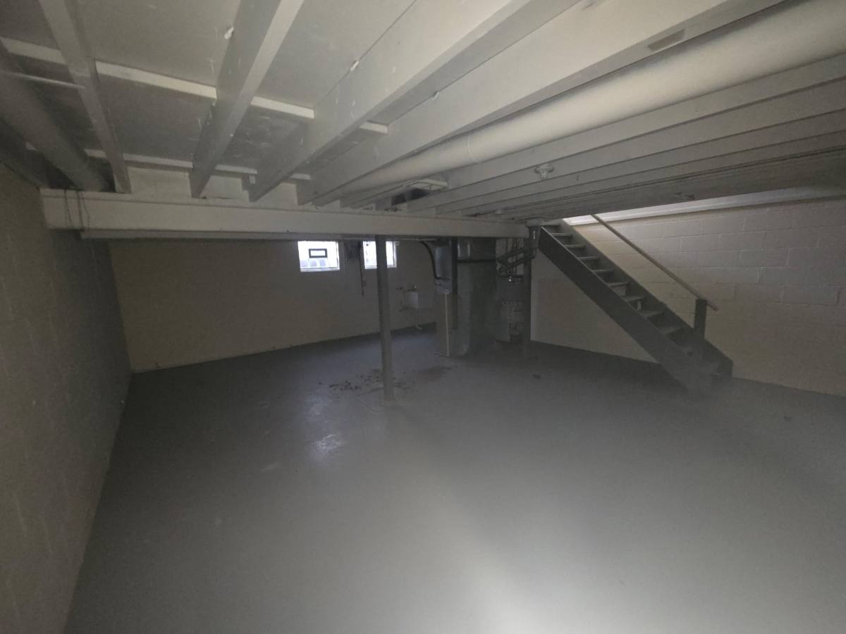 House for rent at 343 Mathews Rd, Youngstown, OH 44512
