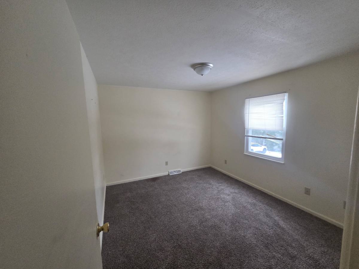 House for rent at 343 Mathews Rd, Youngstown, OH 44512