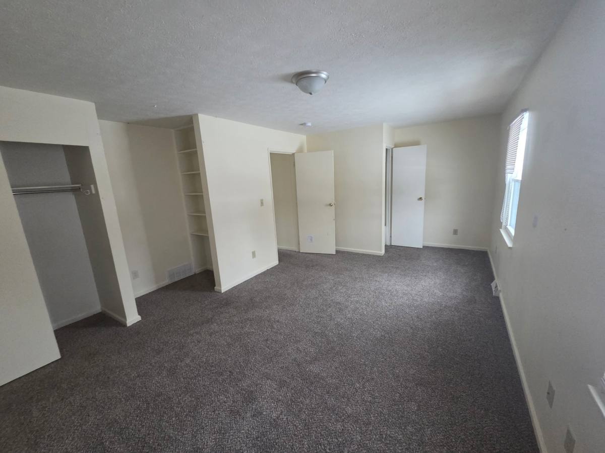 House for rent at 343 Mathews Rd, Youngstown, OH 44512