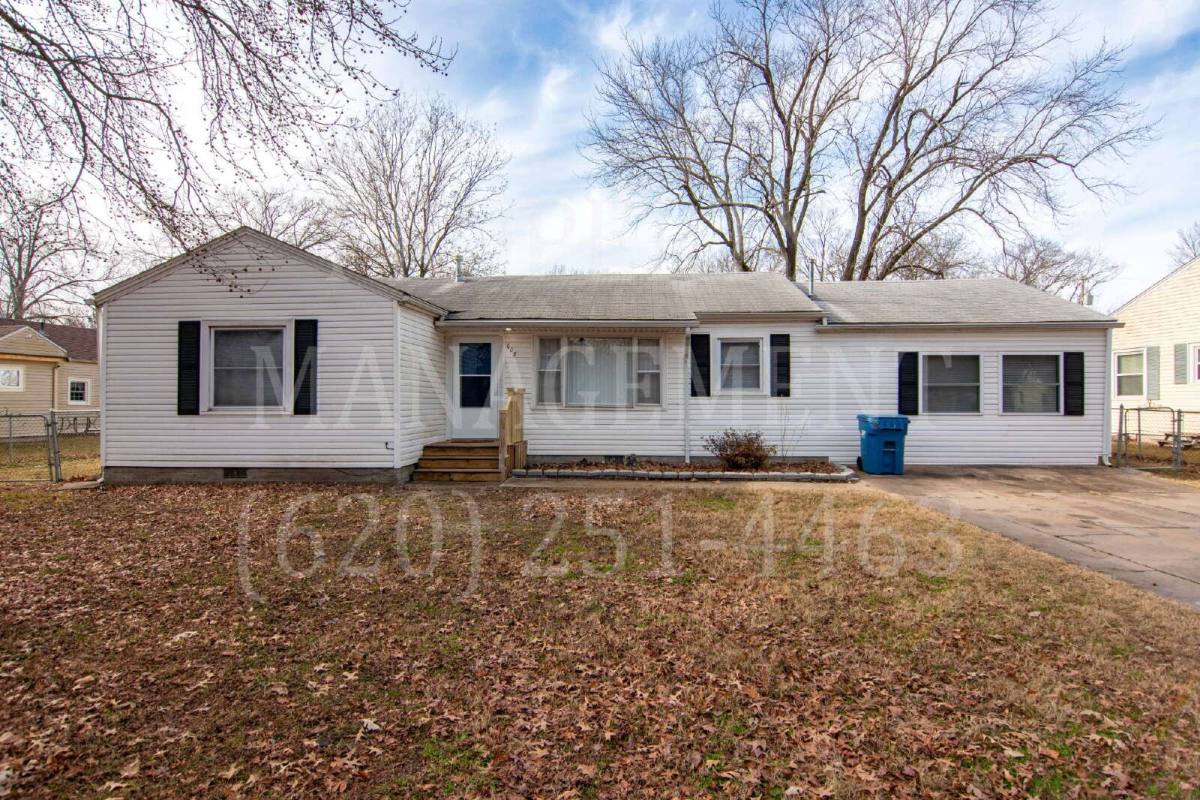 House for rent at 608 Waverly Way, Coffeyville, KS 67337