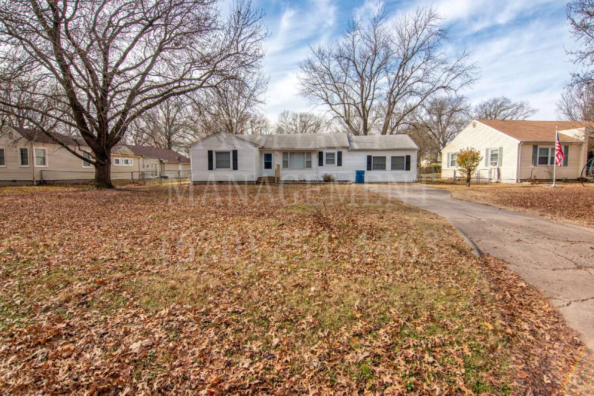 House for rent at 608 Waverly Way, Coffeyville, KS 67337
