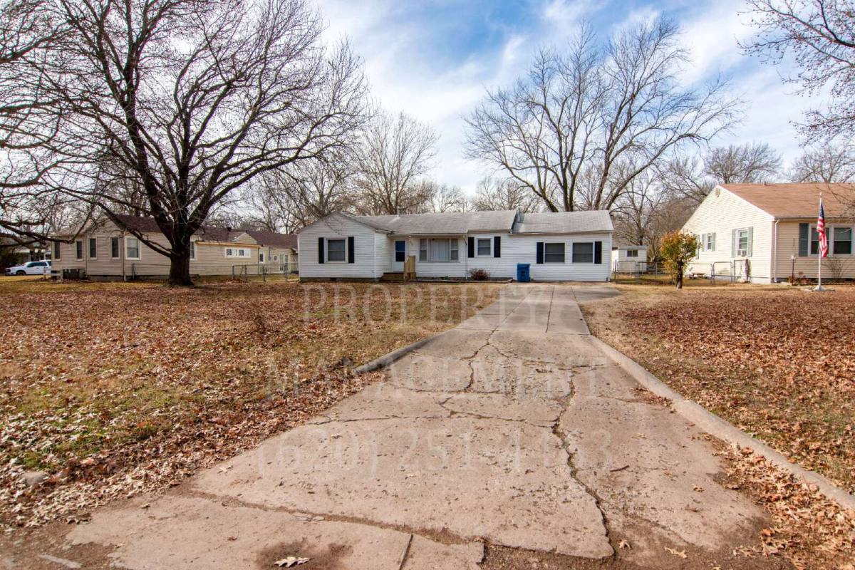 House for rent at 608 Waverly Way, Coffeyville, KS 67337