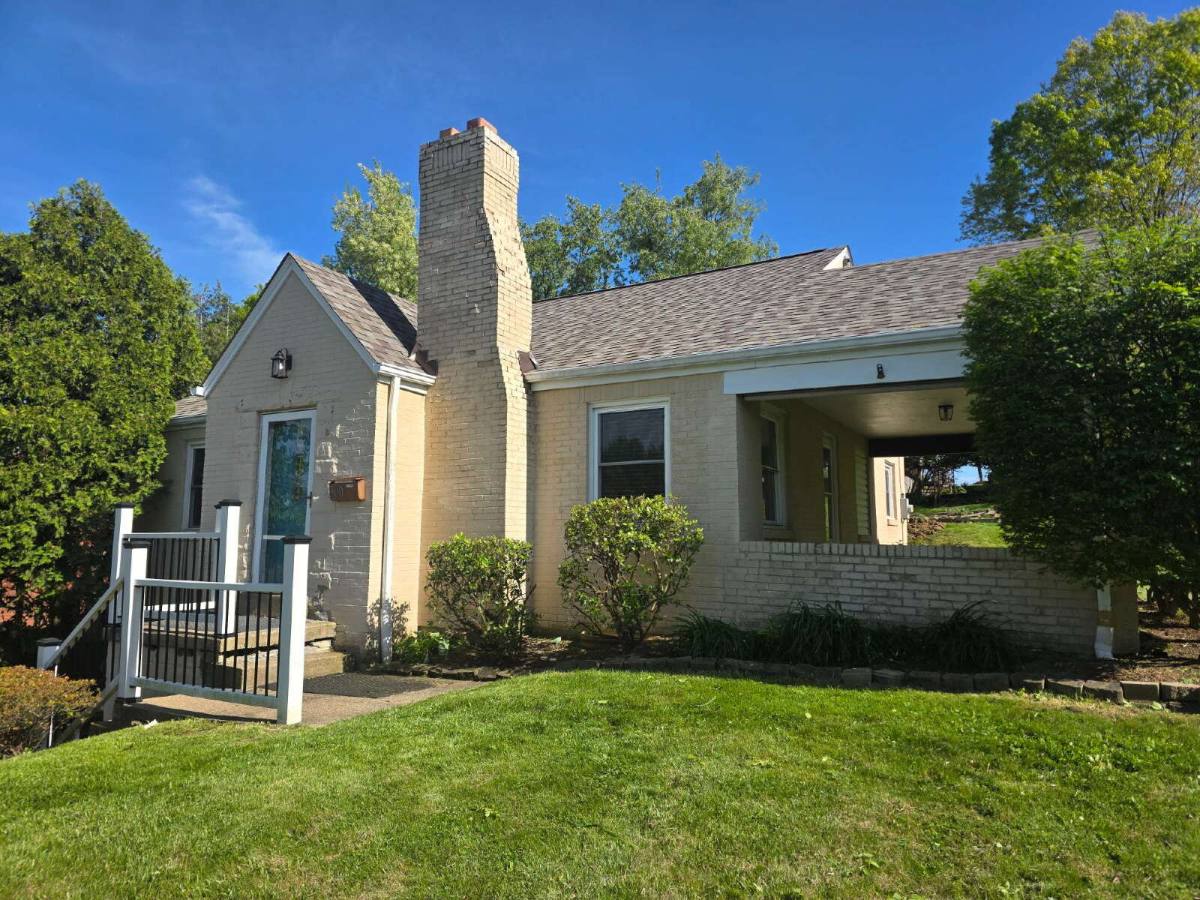 House for rent at 300 Maxwell Dr, Pittsburgh, PA 15236