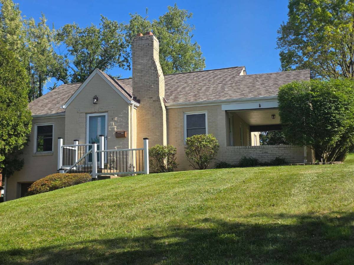 House for rent at 300 Maxwell Dr, Pittsburgh, PA 15236