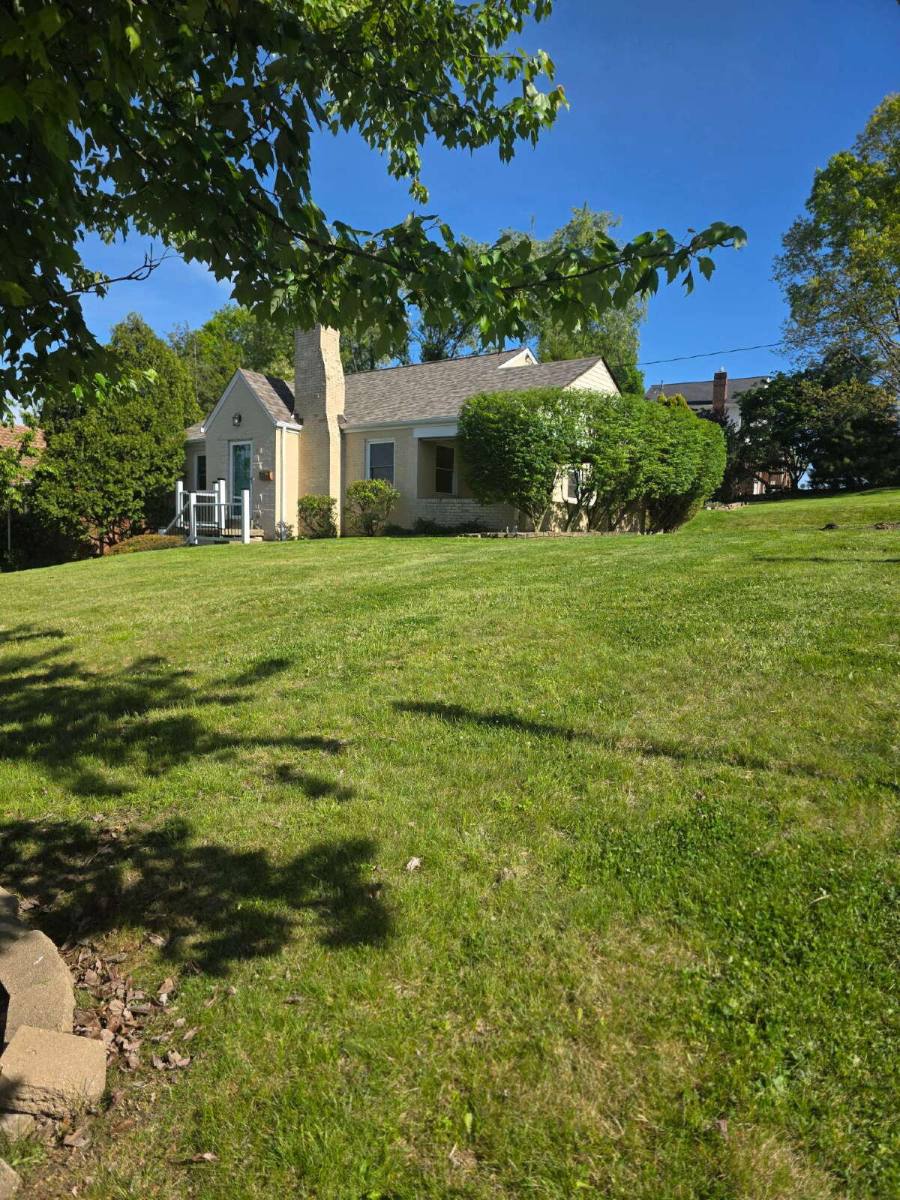 House for rent at 300 Maxwell Dr, Pittsburgh, PA 15236