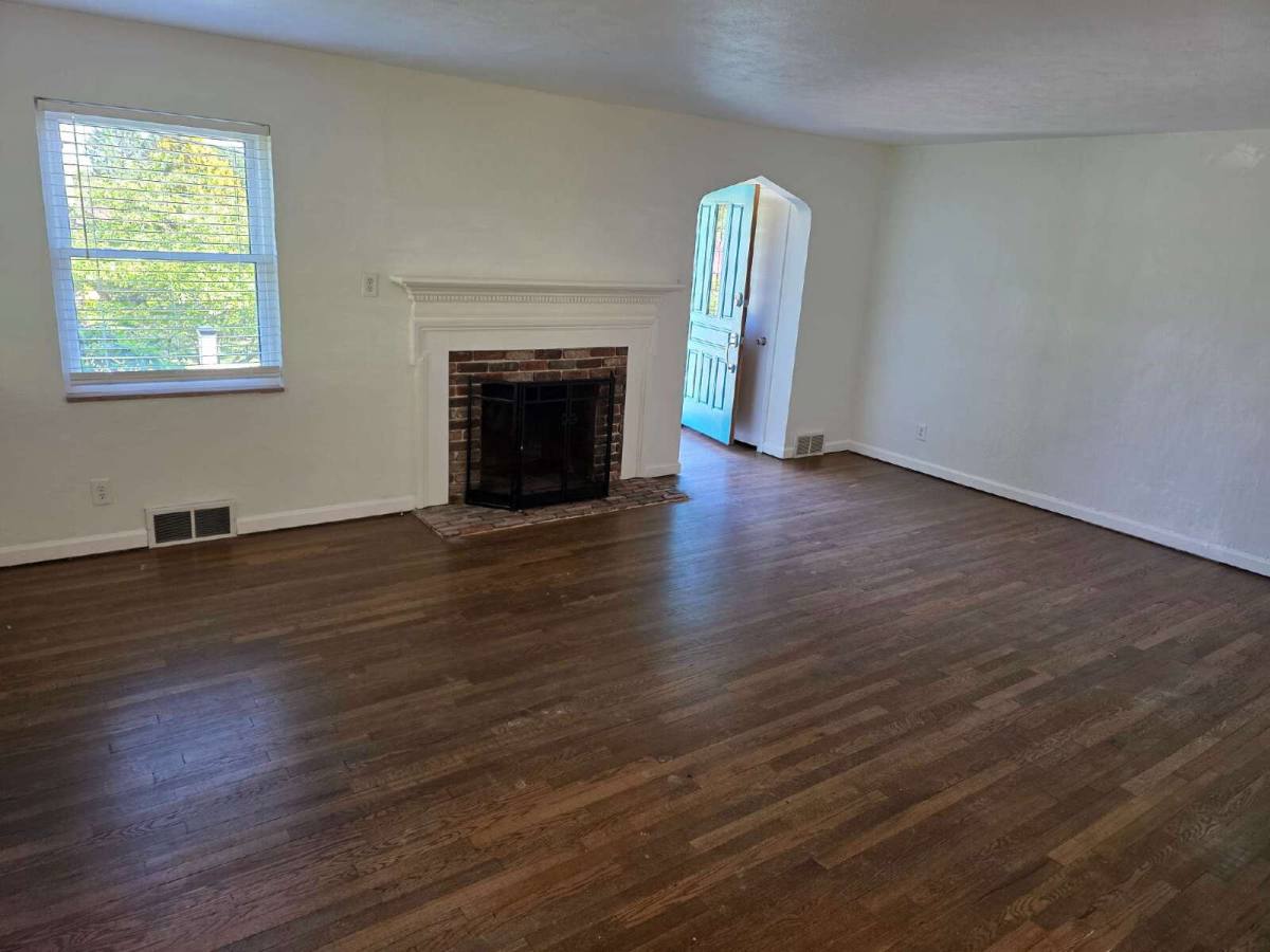 House for rent at 300 Maxwell Dr, Pittsburgh, PA 15236