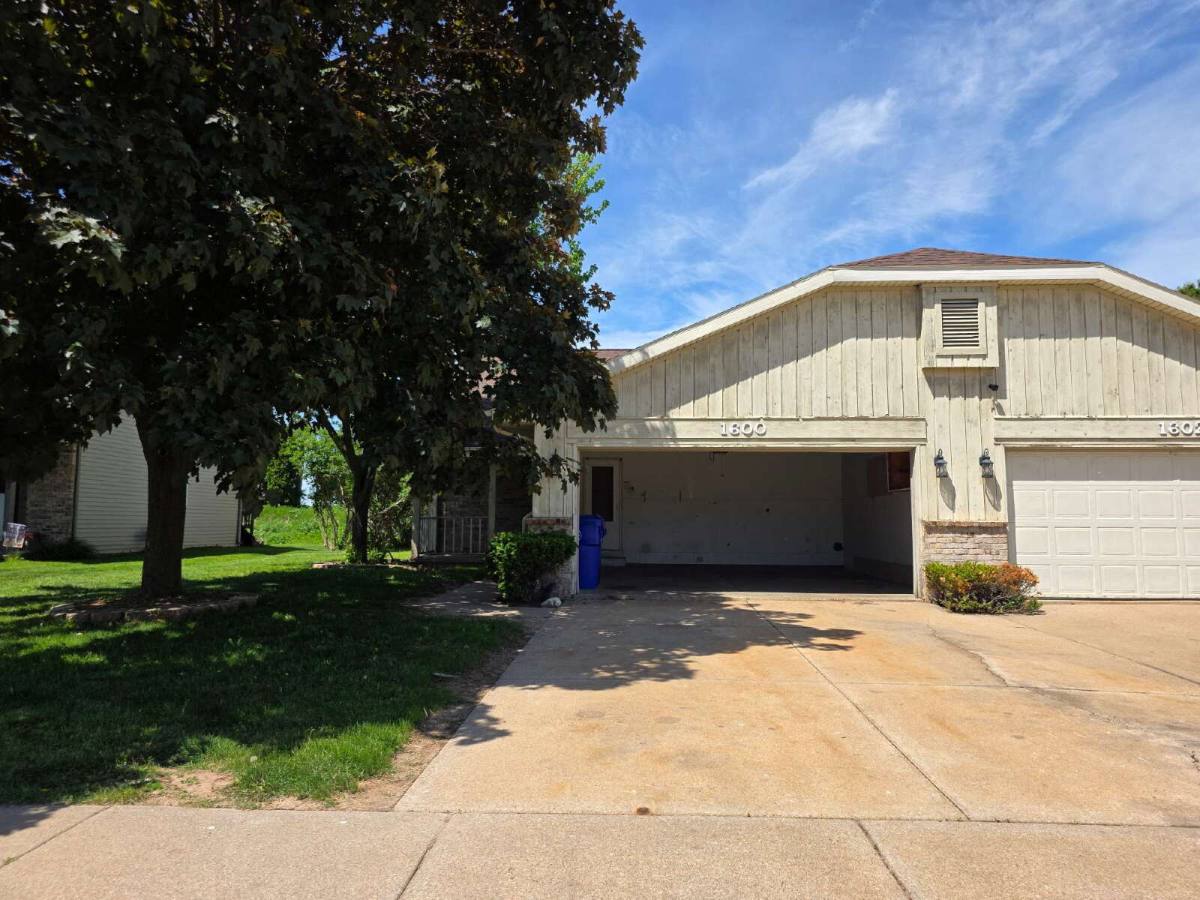 Townhouse for rent at 1600 E Tracia Lane, Appleton, WI 54911