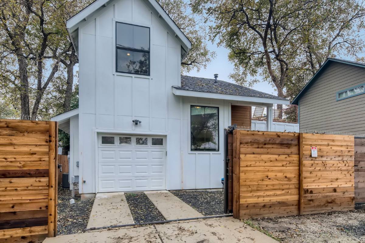 Townhouse for rent at 904 E 2nd St #B, Austin, TX 78702