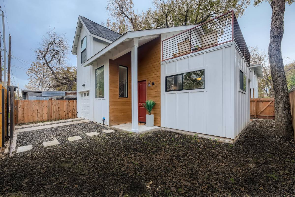 Townhouse for rent at 904 E 2nd St #B, Austin, TX 78702