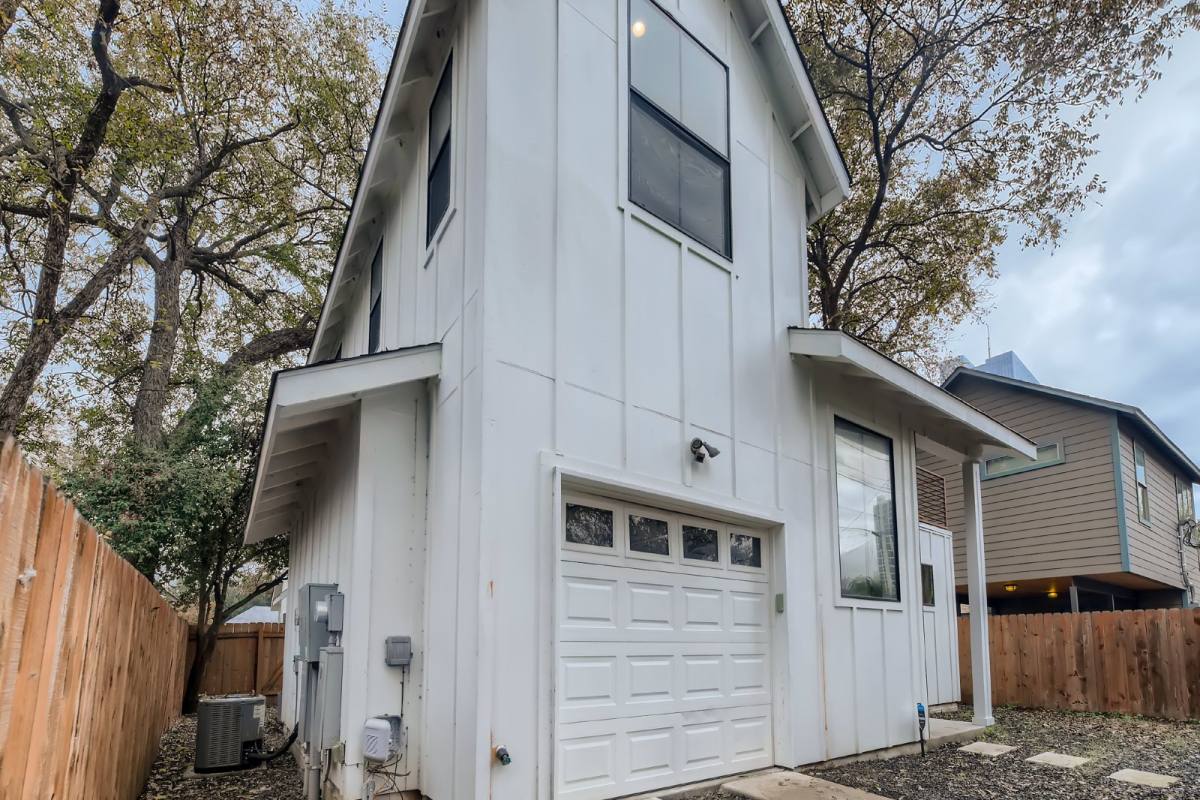 Townhouse for rent at 904 E 2nd St #B, Austin, TX 78702