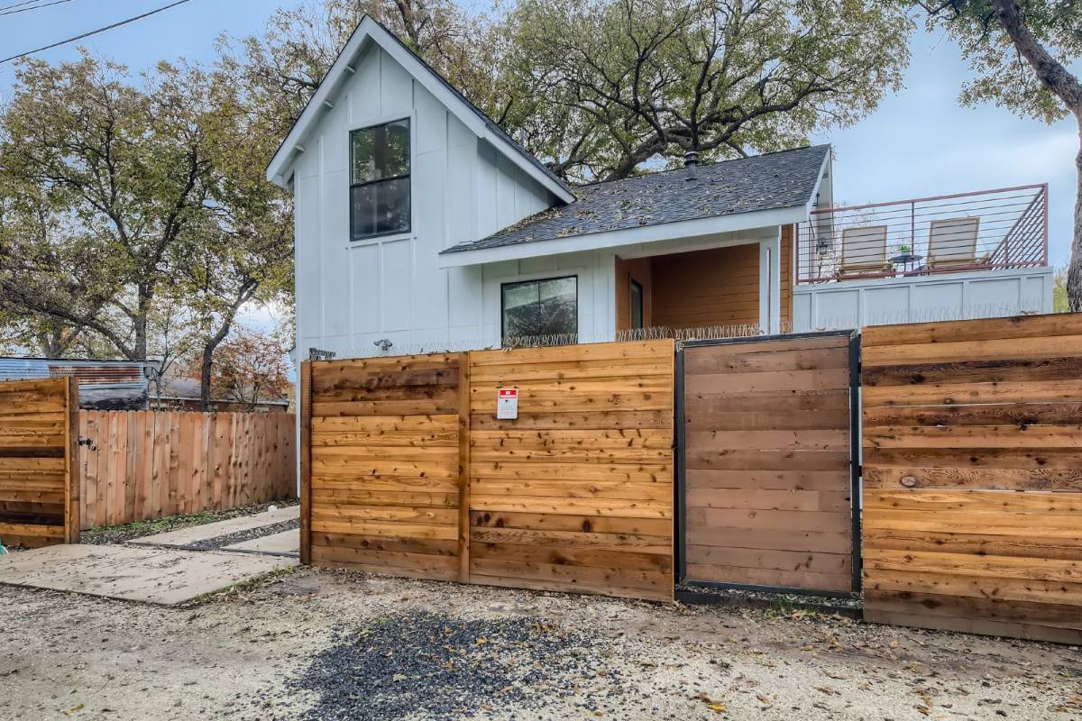 Townhouse for rent at 904 E 2nd St #B, Austin, TX 78702