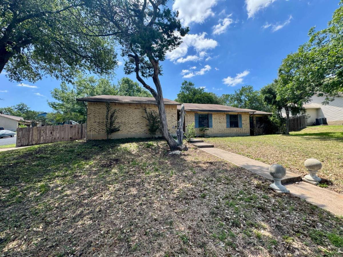 House for rent at 7206 Smokey Hill Rd, Austin, TX 78736