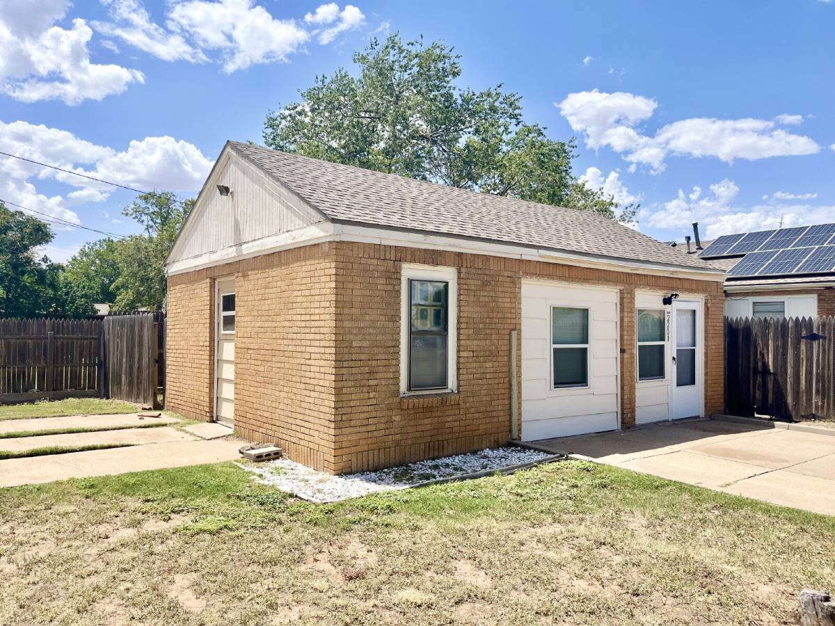 Townhouse for rent at 2201 28th St, Lubbock, TX 79411