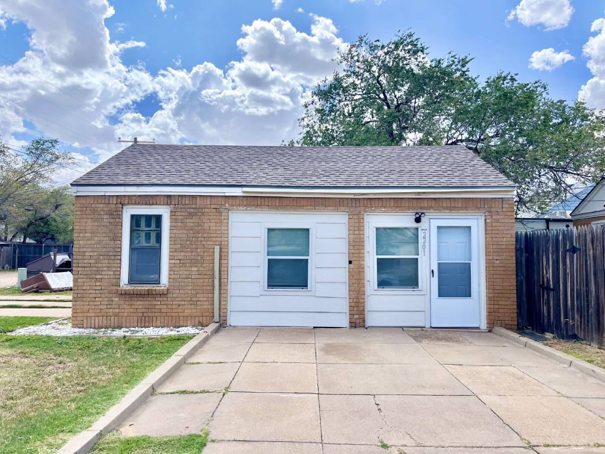 Townhouse for rent at 2201 28th St, Lubbock, TX 79411