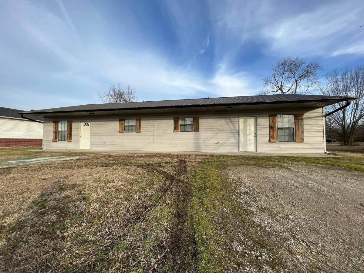 Apartment for rent at 303 SE 3rd #A, Hoxie, AR 72433
