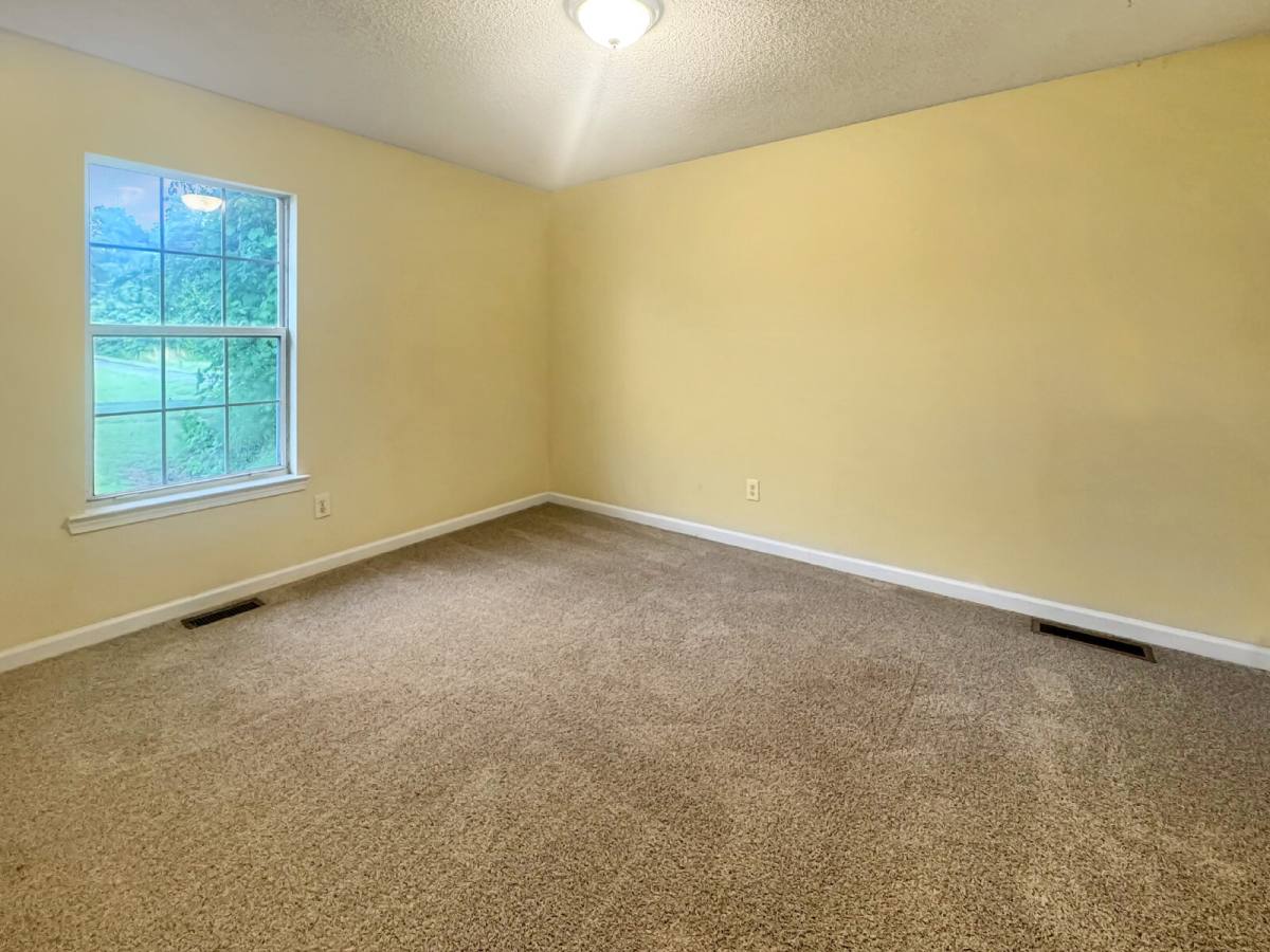 House for rent at 4031 Oliver Dr, Gainesville, GA 30506