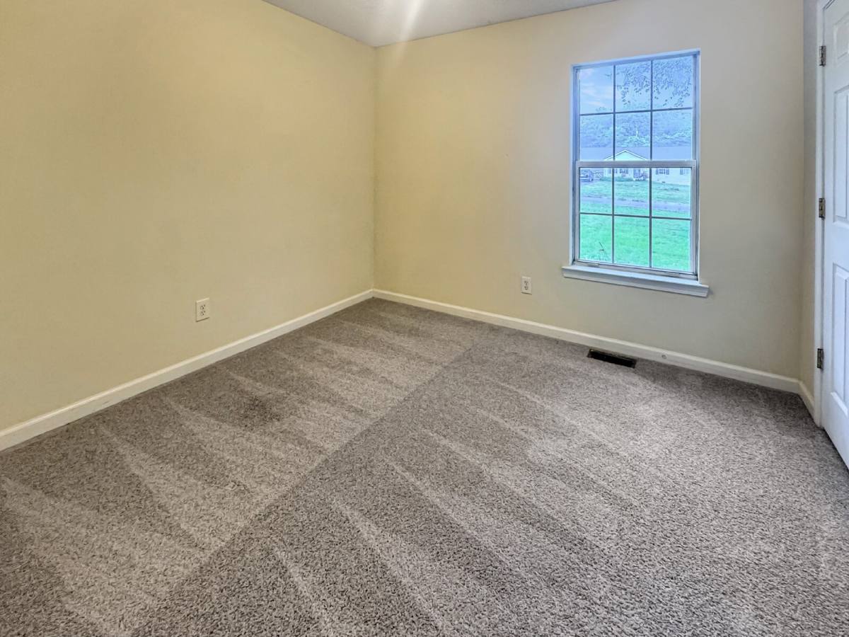 House for rent at 4031 Oliver Dr, Gainesville, GA 30506