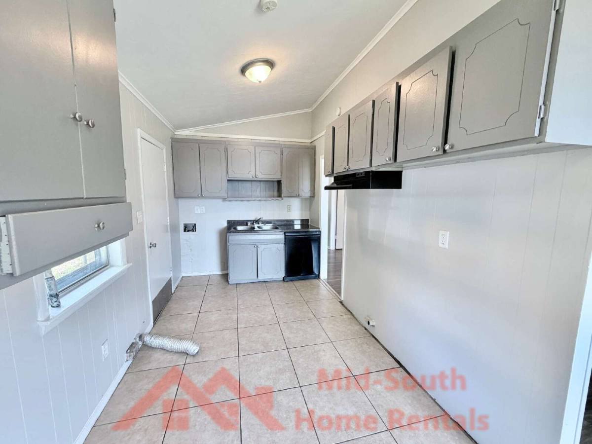 House for rent at 2298 Dells Ave, Memphis, TN 38127
