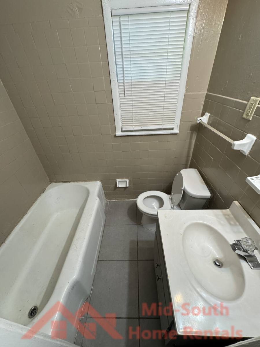 Apartment for rent at 1604 Echles St, Memphis, TN 38111