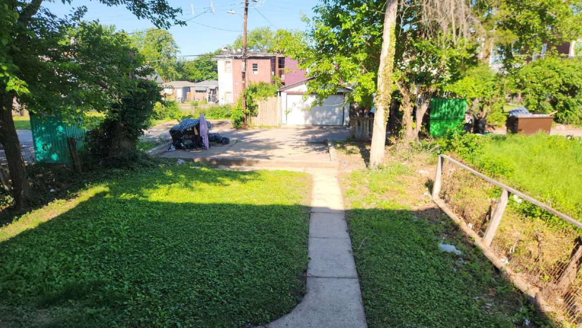 Townhouse for rent at 3721 Iowa Ave, Saint Louis, MO 63118