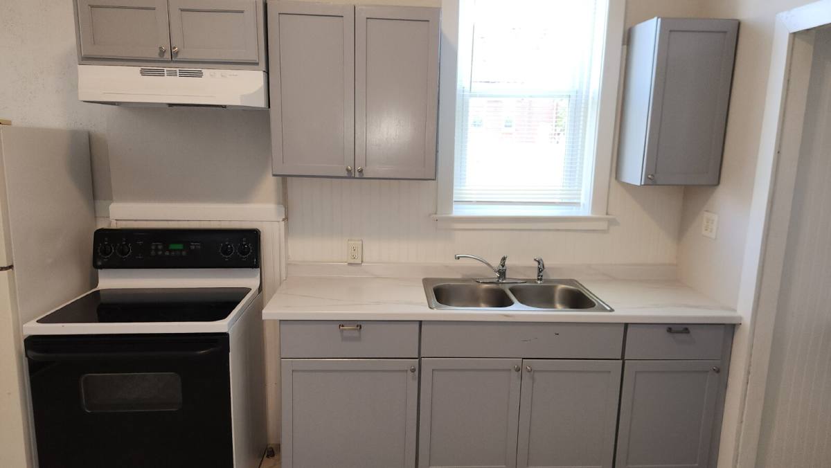 Townhouse for rent at 3721 Iowa Ave, Saint Louis, MO 63118