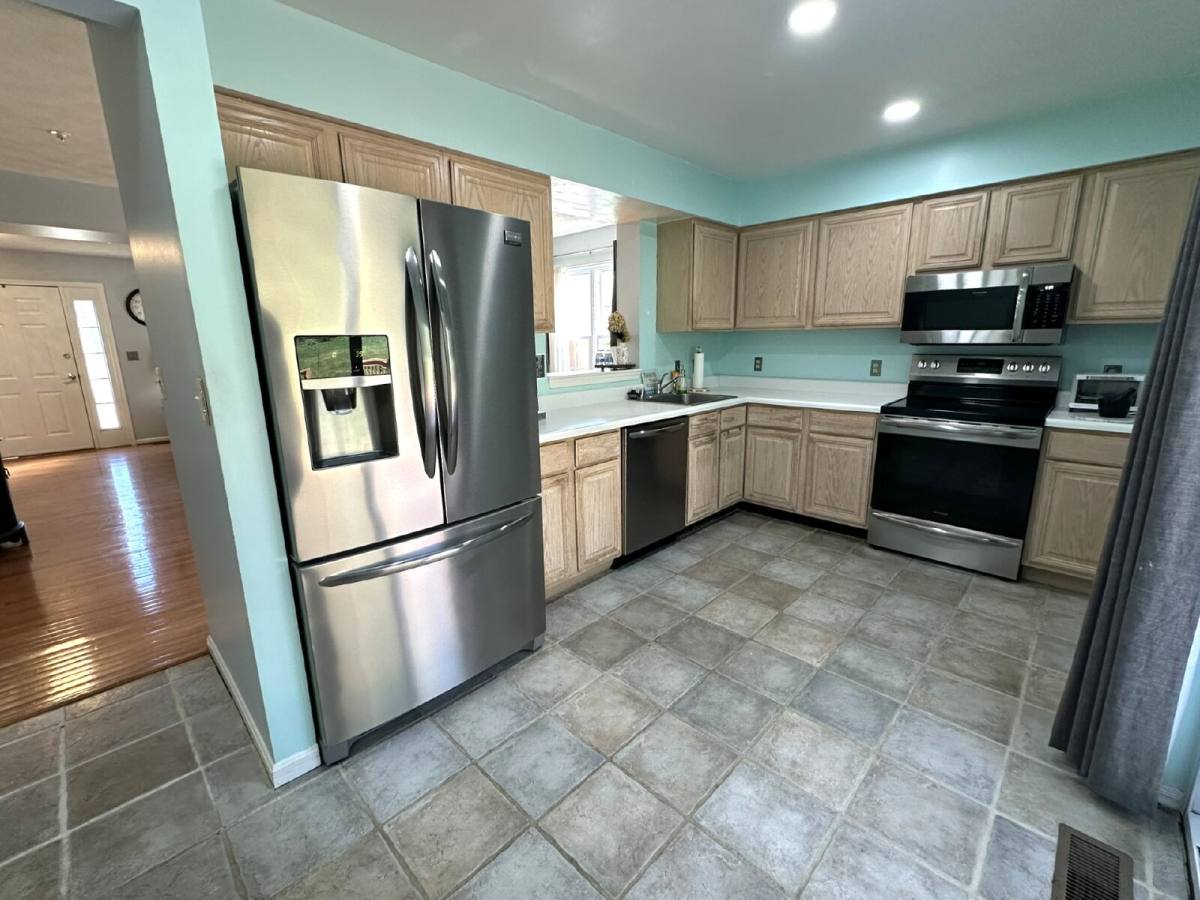 Townhouse for rent at 850 Medinah Circle, Westminster, MD 21158