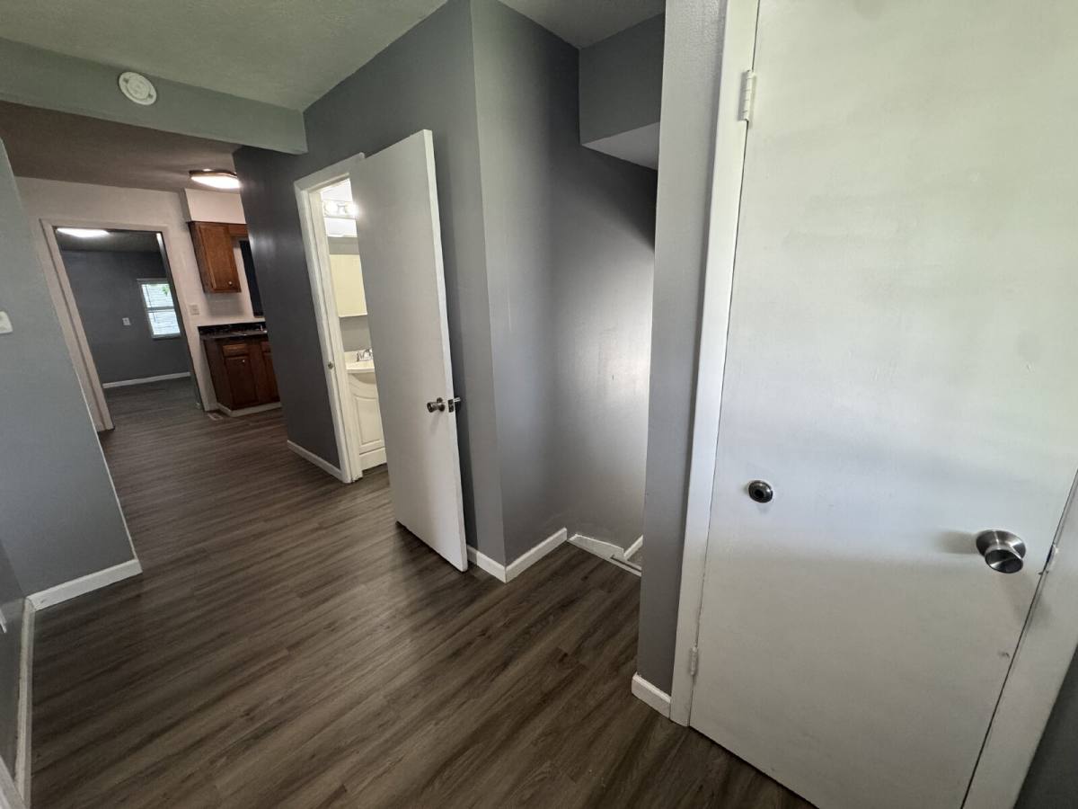 House for rent at 2927 S Glenwood Ave, Springfield, IL 62704