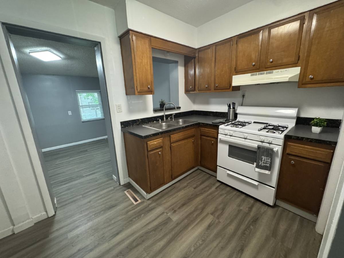 House for rent at 2927 S Glenwood Ave, Springfield, IL 62704