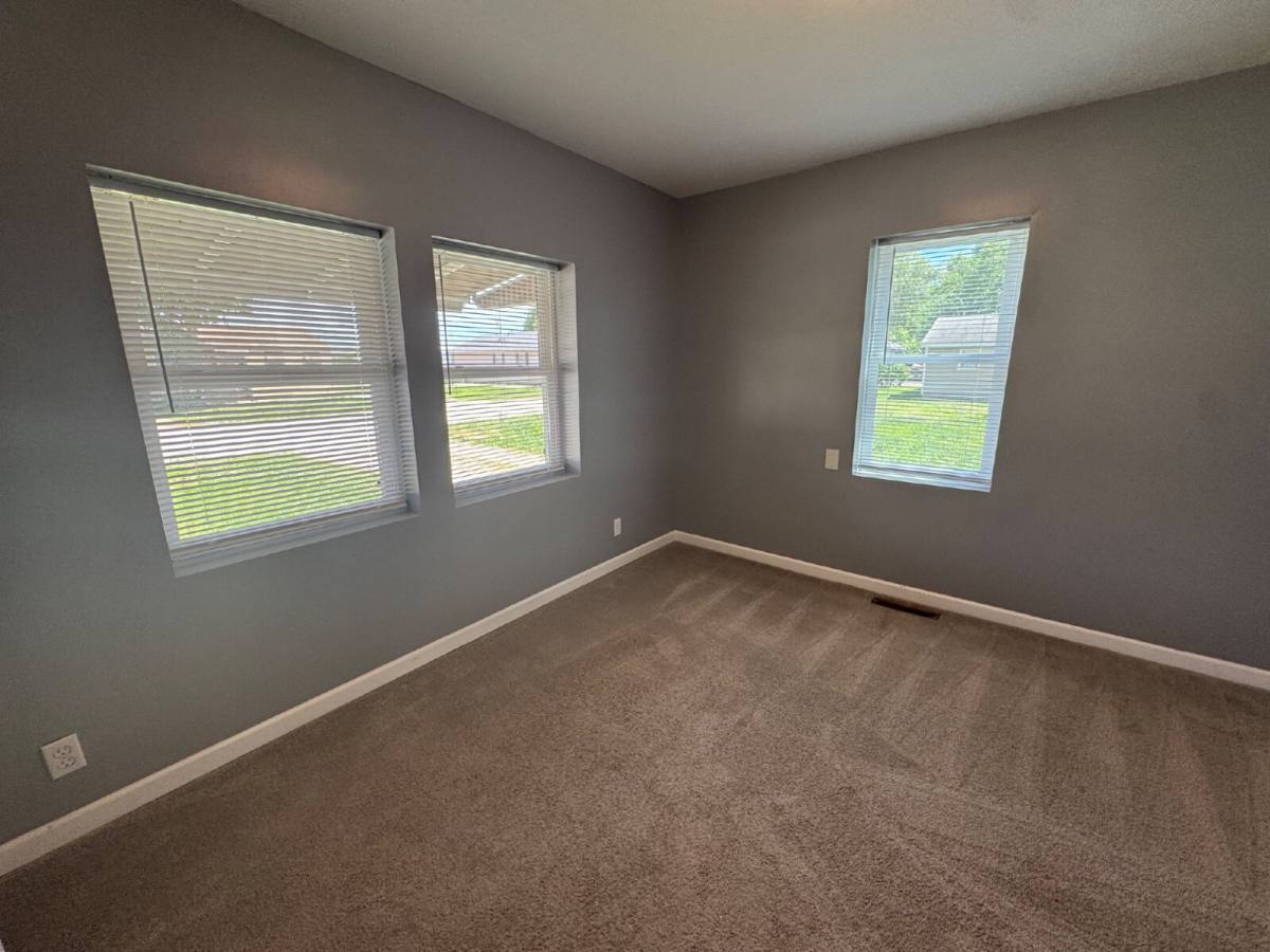 House for rent at 2927 S Glenwood Ave, Springfield, IL 62704