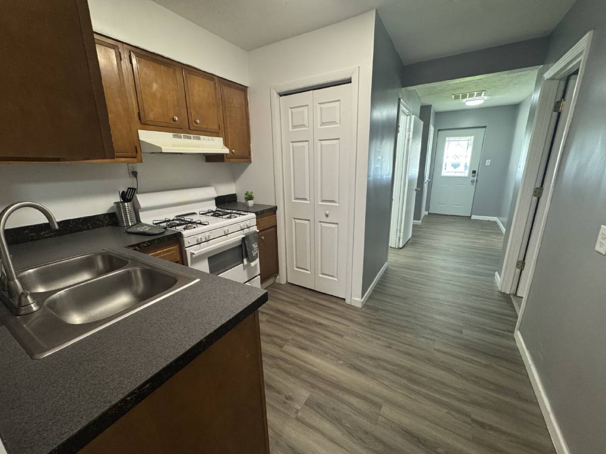 House for rent at 2927 S Glenwood Ave, Springfield, IL 62704