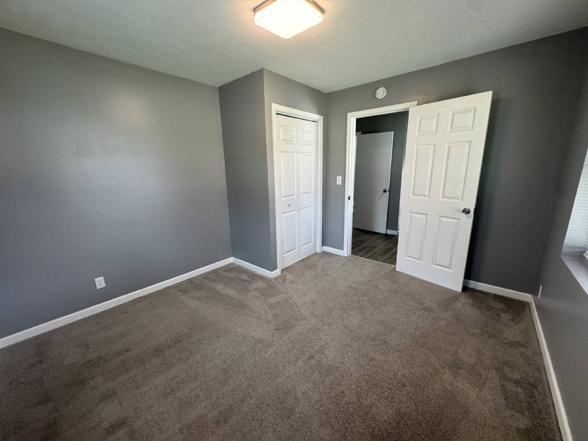 House for rent at 2927 S Glenwood Ave, Springfield, IL 62704